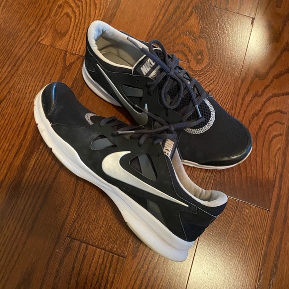 Women’s Nike Training Sneakers - Picture 6 of 6